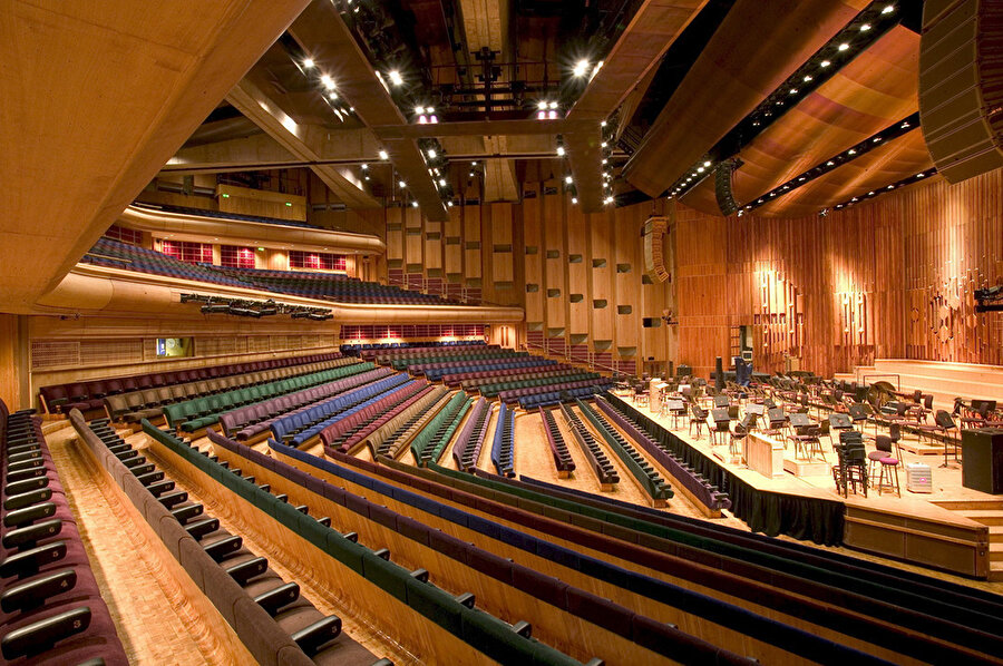 Barbican konser salonu.