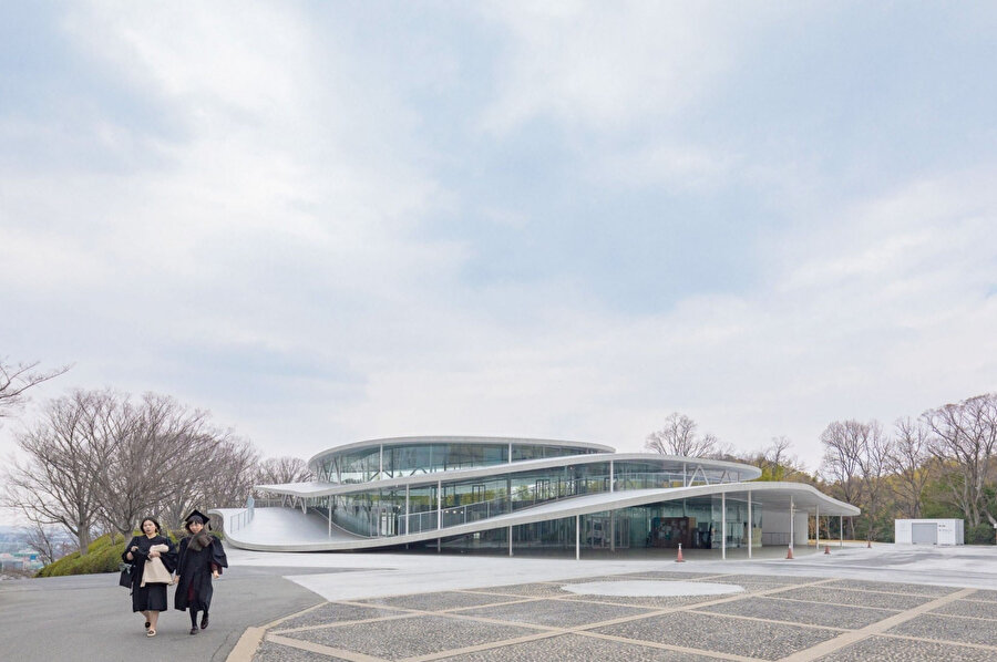 Mengzhu Jiang ve Vincent Hecht’in gözünden Osaka Üniversitesi Bilim ve Sanat Fakülte Binası.