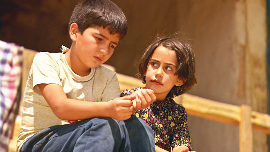 Atalay Taşdiken’in ilk filmi Mommo: Kız Kardeşim (2009) yaşanmış bir hikâyeden uyarlanır.