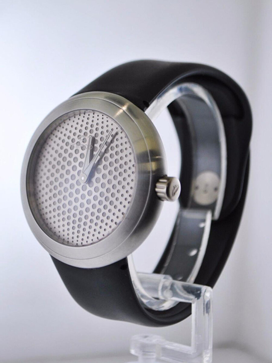 Ikepod için tasarladığı saatlerden "Horizon Watch", 2006.