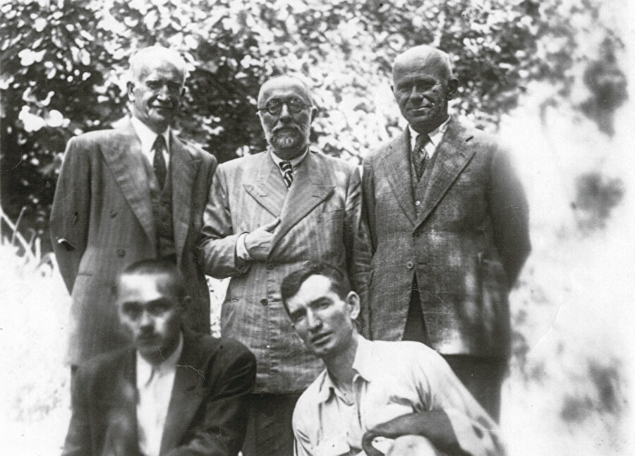 İstanbul İmam-Hatip'in ilk yılları (ortada Celal Ökten)