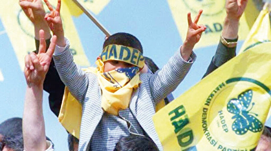 Halkın Demokrasi Partisi (HADEP) de ‘yedek lastik’ mantığıyla kurulmuş bir partiydi. Kendinden öncekiler gibi PKK tarafından kurulmuştu ve diğerleri kapatıldığında aktif hale getirilmek için hazırda bekliyordu. 