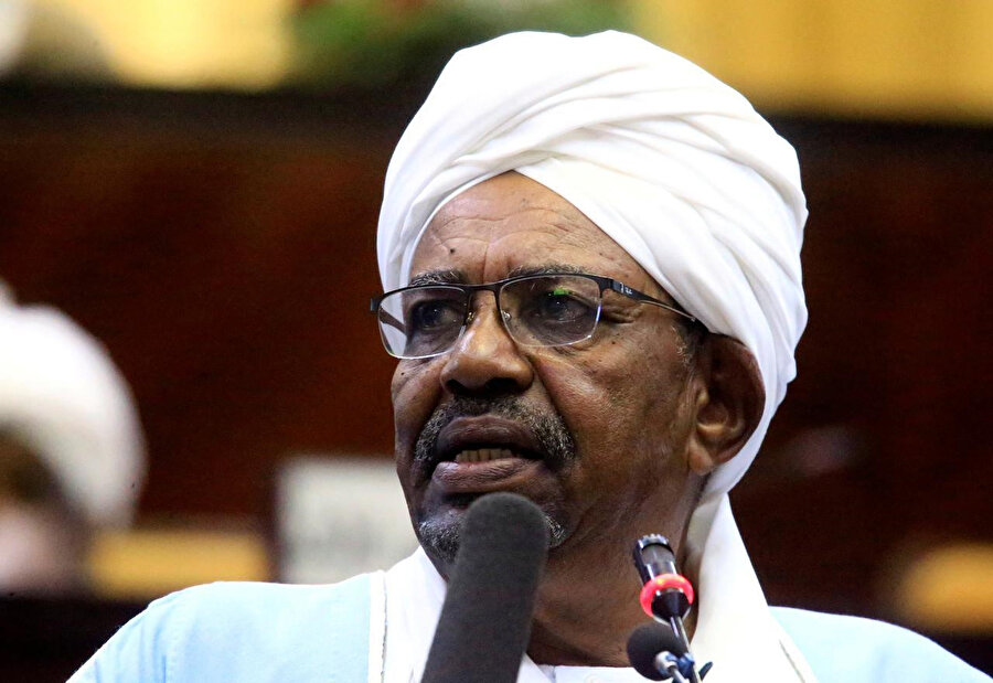 Eski Sudan Devlet Başkanı Ömer el-Beşir.