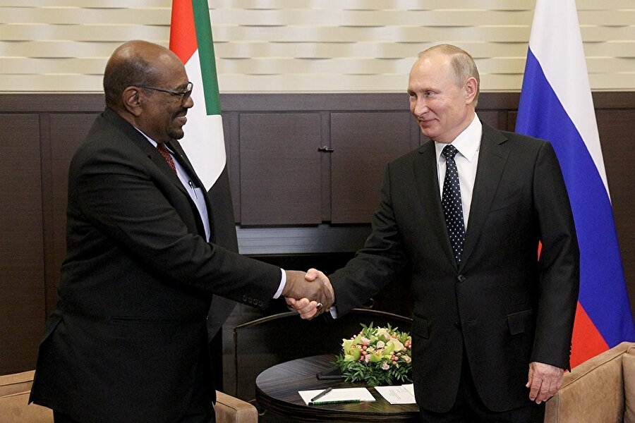 Eski Sudan Devlet Başkanı Ömer el-Beşir'in Kasım 2017'de Moskova'ya ziyaret yaptı.