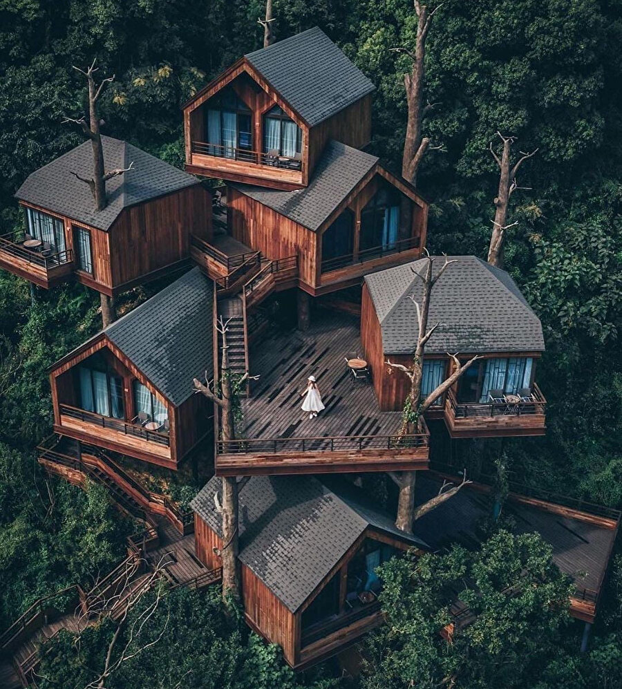 Senbo Resort Hangzhou'nun Ağaç Evlerinin her biri 6’şar kabinden oluşuyor.