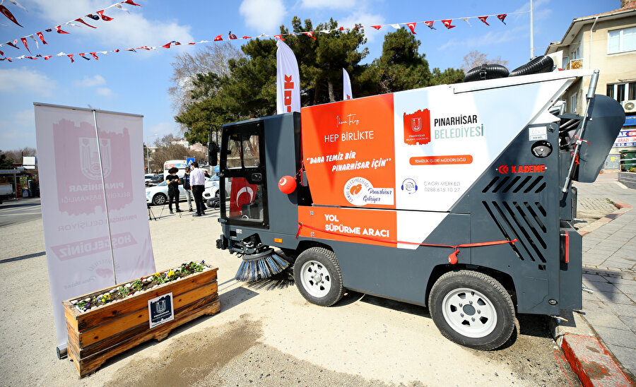 Kademe A.Ş yerli süpürme ve kanal temizleme araçlarını Pınarhisar Belediyesine teslim etti