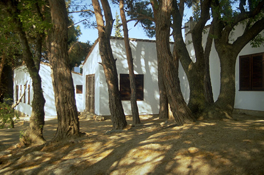 Sedat Gürel tarafından tasarlanan, “Sedat Gürel Evi”, küçük tatil evleri topluluğundan oluşuyor.