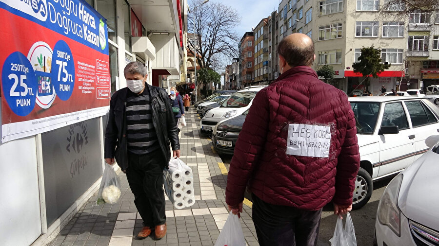 Muhammed Memiş, HES kodunu unutmamak için montunun arkasına yapıştırdı