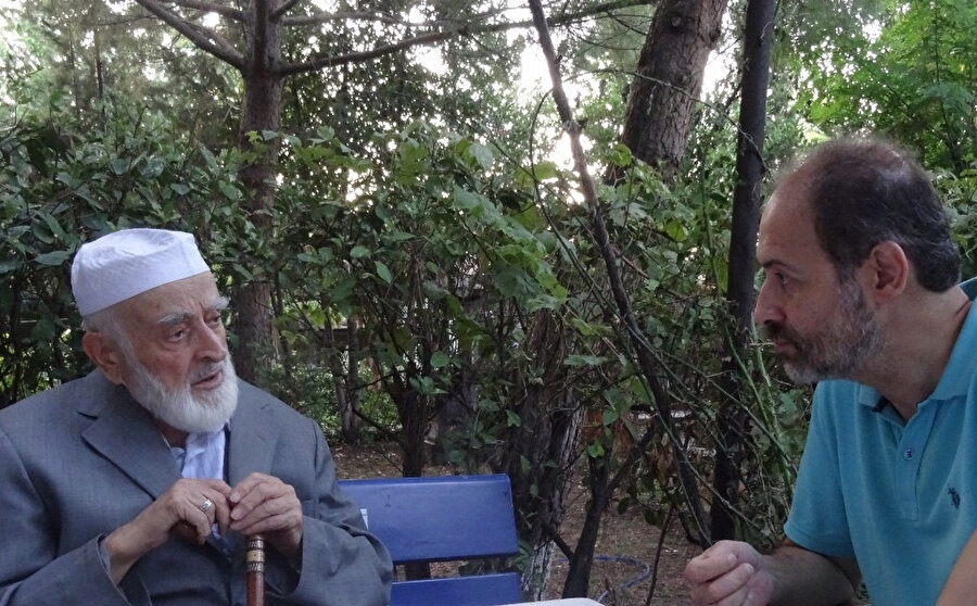 1974’ten beri 47 sene sürekli yanında olan, önce öğrencisi olan, sonra birlikte dersler veren Halil İbrahim Kutlay Hoca da Emin Hocayı ‘Osmanlı alimi’ olarak tanımlıyor.