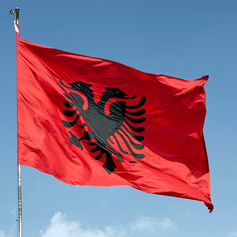 Arnavutluk fakir ama akıllıların ülkesi galiba...