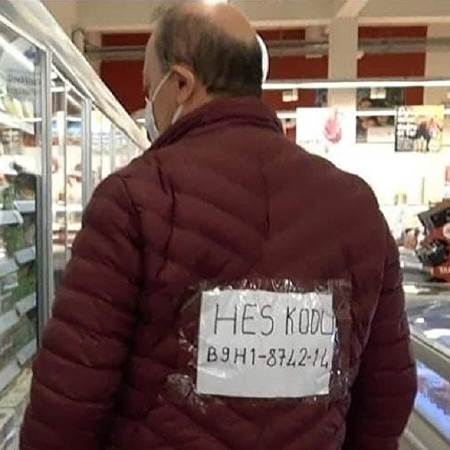 Kısıtlamaları kafasında bitirmiş erkek kombini