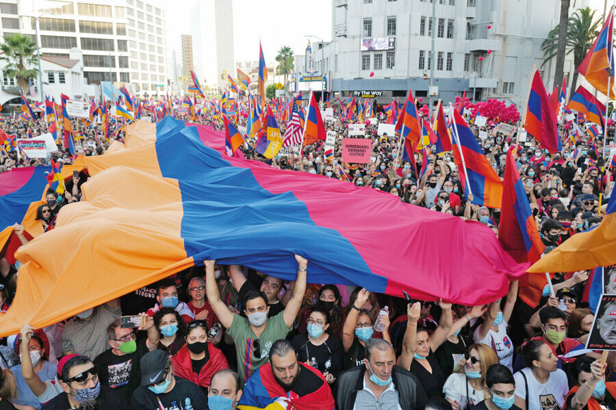 Kırk dört günlük savaştan sonra Ermenistan’da başlayan huzursuzluklar hâlâ devam ediyor. Ermenistan ordusu, Paşinyan’ı devirmek istedi ve başarısız oldu. Ermenistan gibi farklı emperyal merkezlerle ilişkisi olan devletlerde kimin hangi tarafı temsil ettiği çok açık olmamakla birlikte mevcut yönetim Amerika ve Fransa tarafından desteklenmekteydi.