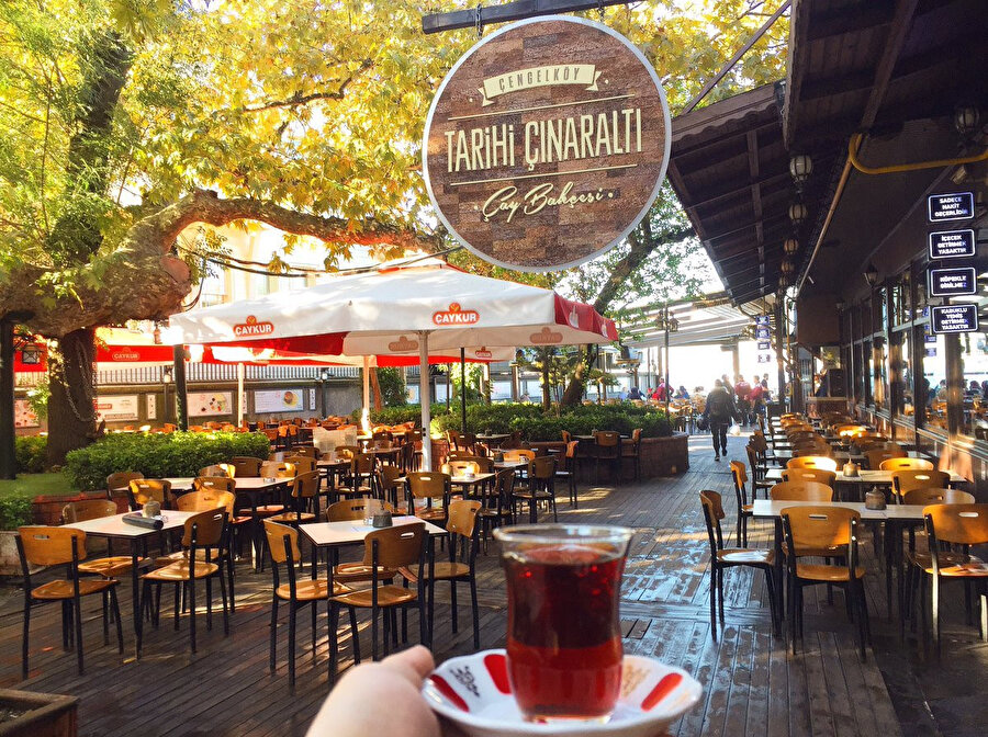 Çınaraltı’nın gündelik telaşe sofrası henüz kurulmamıştı.