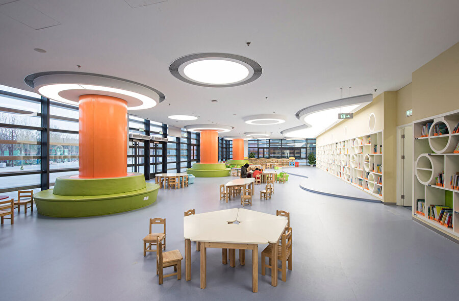 Kütüphanede çocuklar için ayrı bir çalışma alanı da bulunuyor.