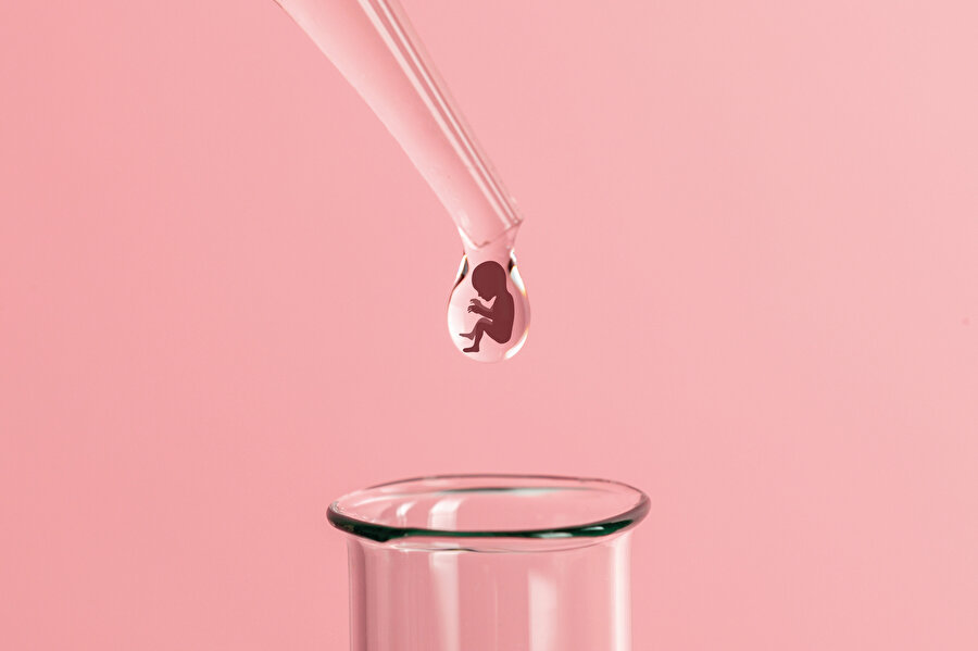 Çocuk sahibi olabilmenin önündeki engellerden biri de evlenmek için artık otuzlu-kırklı yıllara kadar bekleniyor oluşu. Zira yapılan araştırmalara göre bilhassa erkekler kırk yaşını aşınca spermler mutasyona daha hassas oluyor, bu da doğacak çocuk için Down sendromu ve otizm gibi rahatsızlıkları tetikliyor. Ayrıca erkeğin yaşı arttıkça kadının düşük yapma ihtimali de buna paralel olarak artıyor. 40 ve üstü yaşlardaki bir erkeğin eşinin düşük yapma ihtimali, 30 yaş altı erkeğin eşine nispetle yüzde 60 daha fazla.  