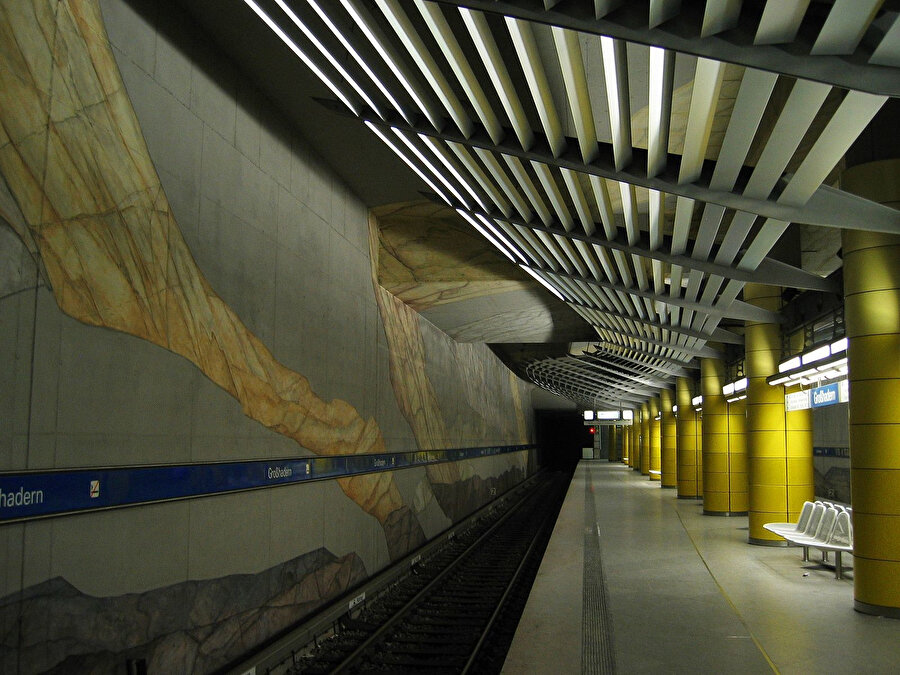 Großhadern istasyonundan bir görünüm.