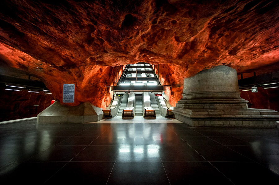 Radhuset Metro İstasyonu, İsveç.