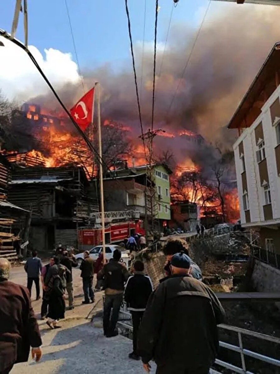 Yangın yerinden görüntüler