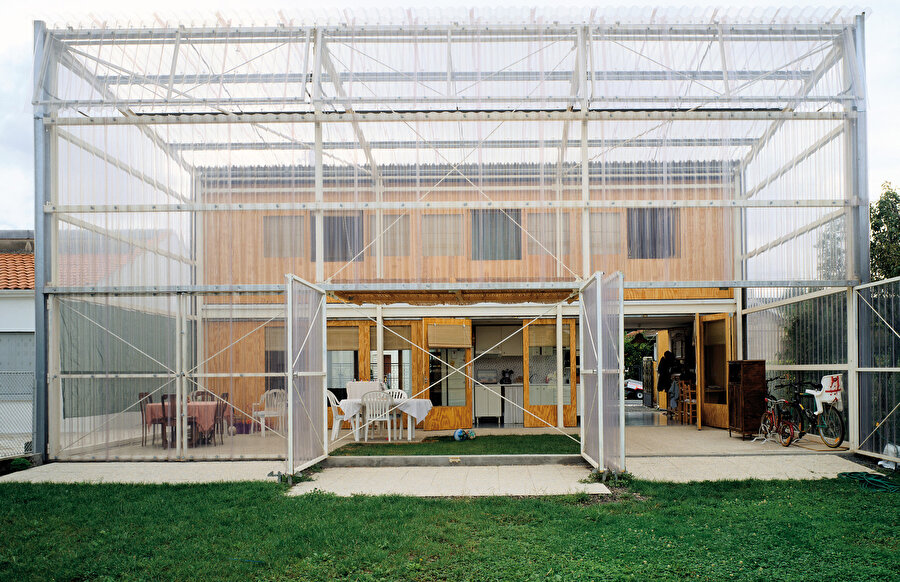 Latapie Evi, Floriec, Fransa. 1993. Düşük bütçeyle iki çocuklu bir çift için inşa edilmiş 185 m²lik bir evdir.