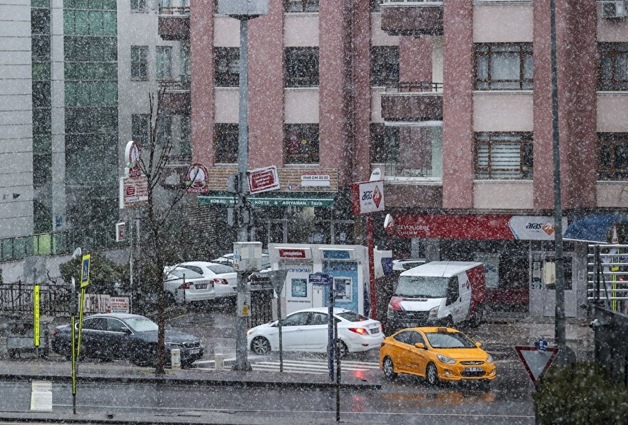 Ankara'da kar yağışı öğle saatlerine kadar devam edecek