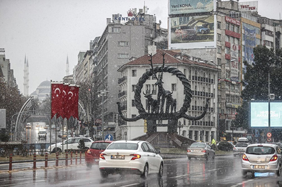 Ankara'da kar yağışı sabah saatlerinde başladı