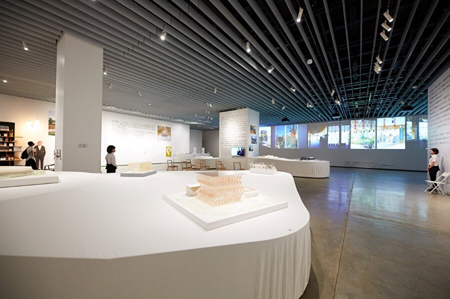 Galerideki ilk sergi, Kengo Kuma: Doğaya Bağlı Bir Sanat Mekânının Doğuşu - Taş ve Ahşapta Aşkın Mimari.