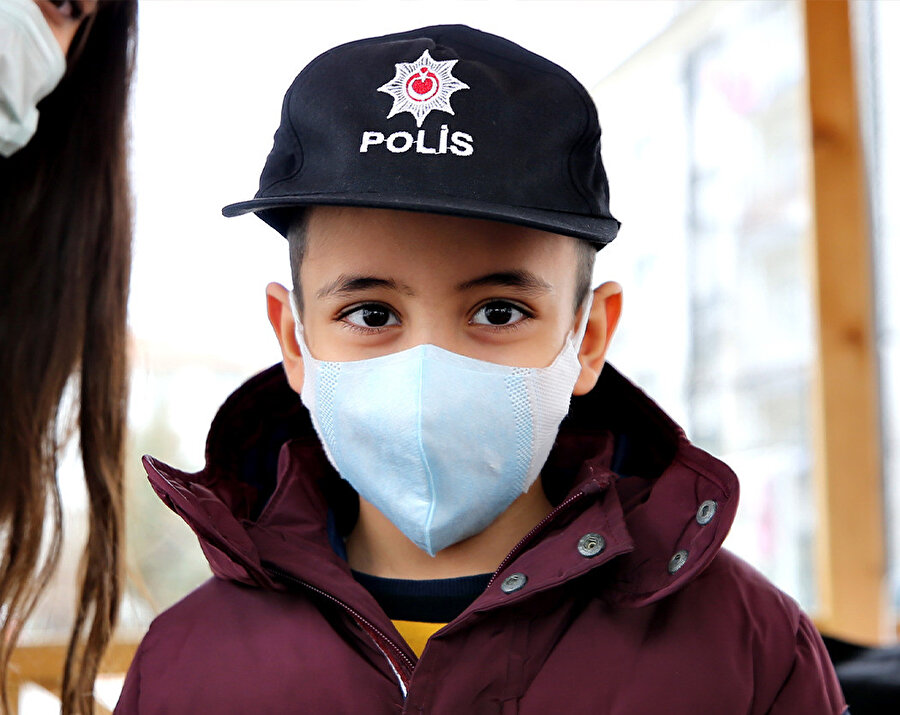 Elazığ'da yunus timleri, lösemi hastası Muhammed'in yüzünü güldürdü