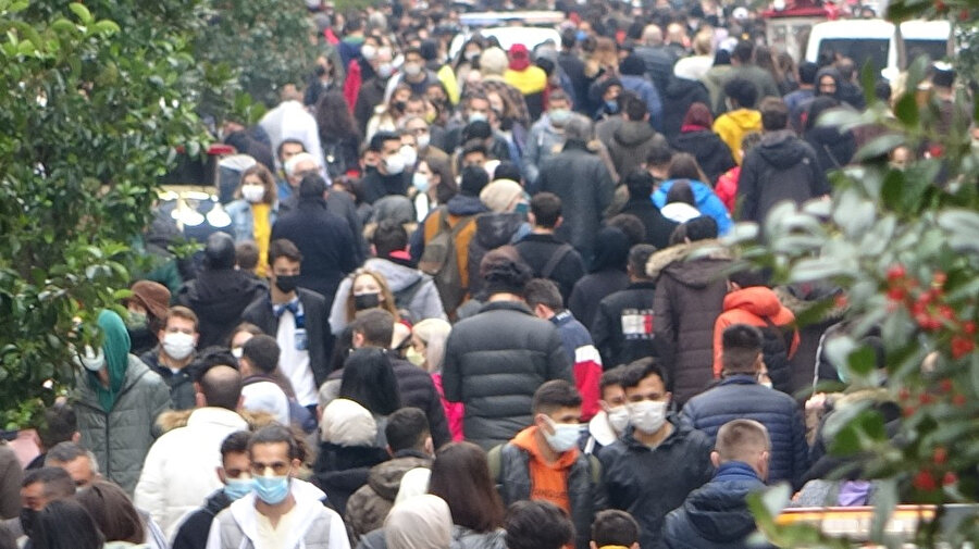 Taksim ve İstiklal Caddesi'nde yine yoğunluk yaşandı