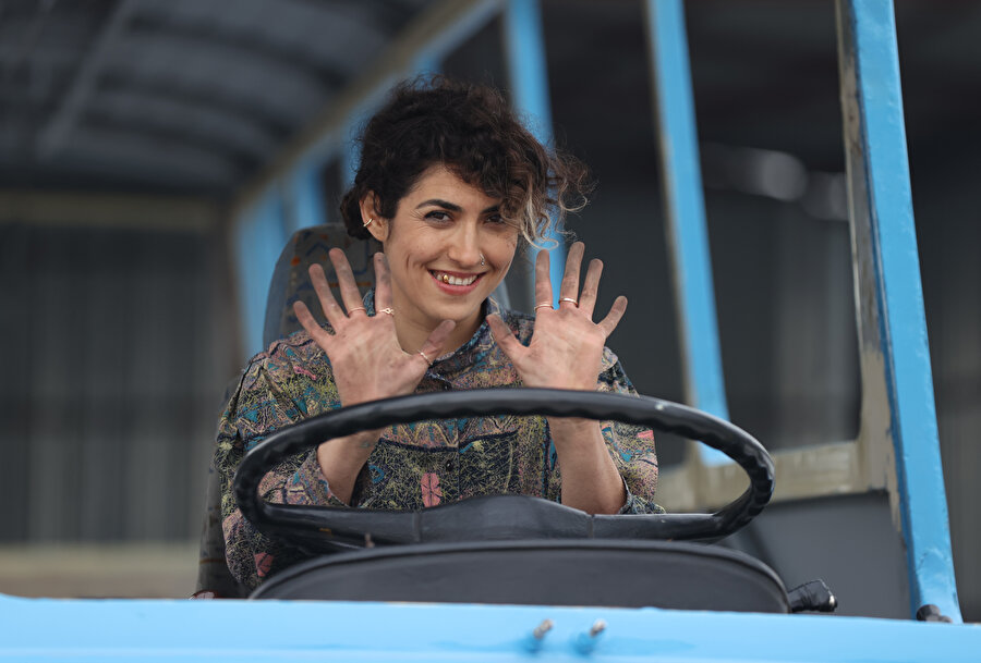 Hayallerini gerçekleştirmek için 45 yaşındaki otobüsü karavana dönüştürüyor