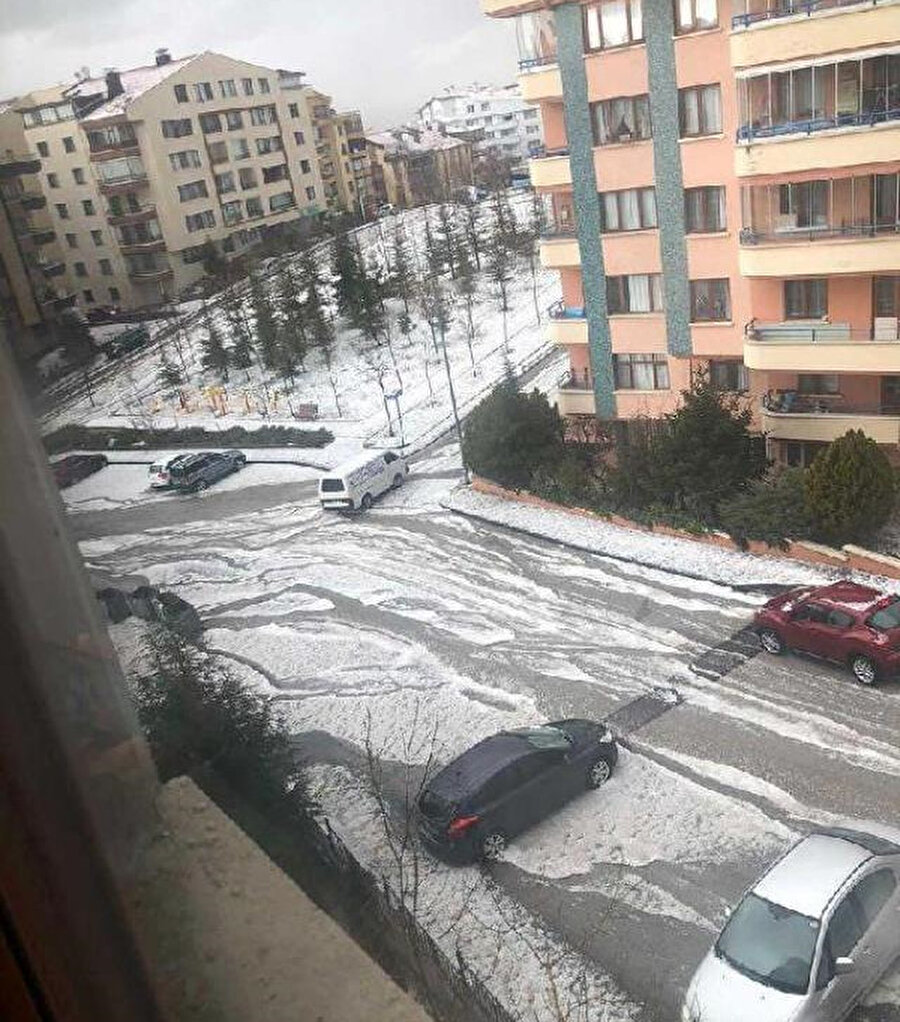 Dolu nedeniyle sokaklar beyaza büründü