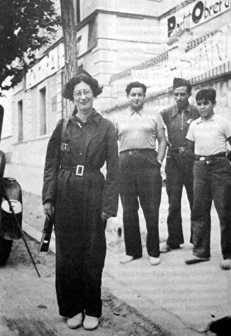  Simone Weil düşüncesinin en başat sınıflandırması; ahlak ve siyaset ilişkisinin hâlâ sorgulanır olduğu başka bir tecrübi alanda yatmaktadır. 