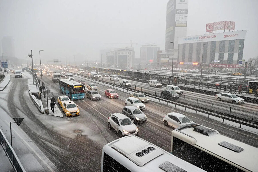 İstanbul güne kar ile uyandı