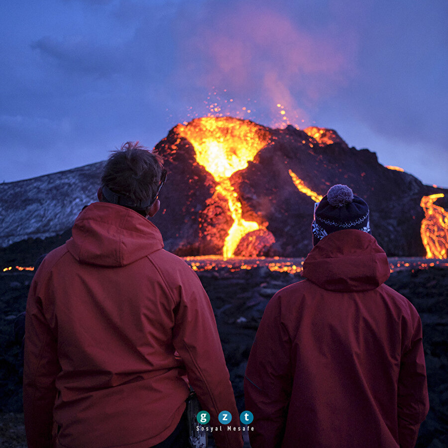 İzlanda'da binlerce yıldır uyuyan Fagradals Yanardağı faaliyete geçti