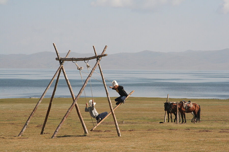 Mankurt kavramı, Kırgız Yazar Cengiz Aytmatov’un pek çok dilde yayımlanan ve geniş okur kitlesine ulaşan kült romanı Gün Olur Asra Bedel ile dünyaya yayılmış ve günlük dilde kendisine yer edinmiştir. 