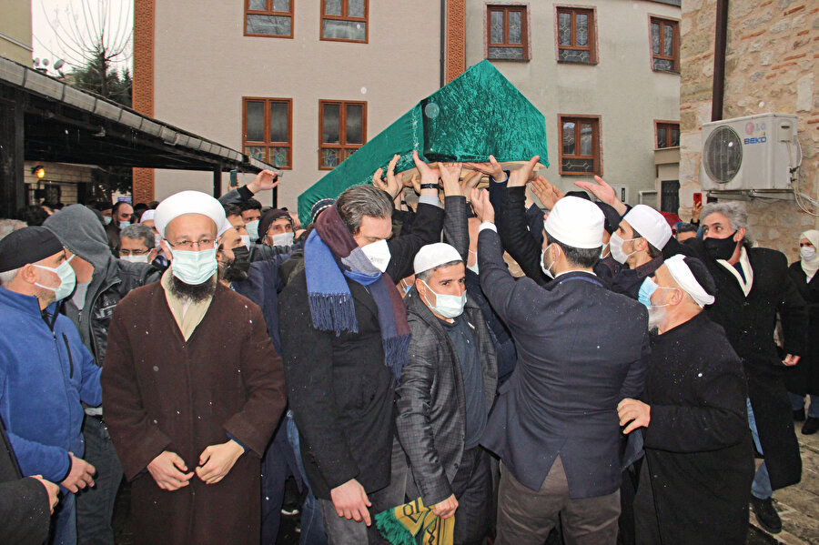 Buradaki tedris hizmeti 28 yıl devam eden Sabuni merhum, pek çok talebe yetiştirdi ve Ummu'l-Kura Üniversitesinde klasik eserlerin tahkikini yaptı. Sabuni Hoca, uzun yıllar Suriye Âlimler Birliği başkanlığını yürüttü.