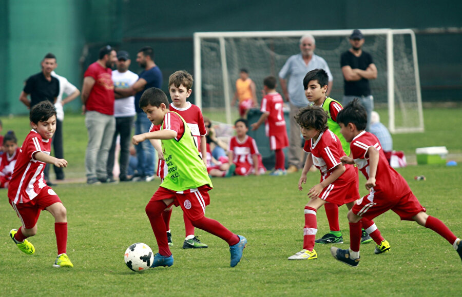 1. Futbol ve Altyapı Zirvesi'ne önemli isimler katılacak