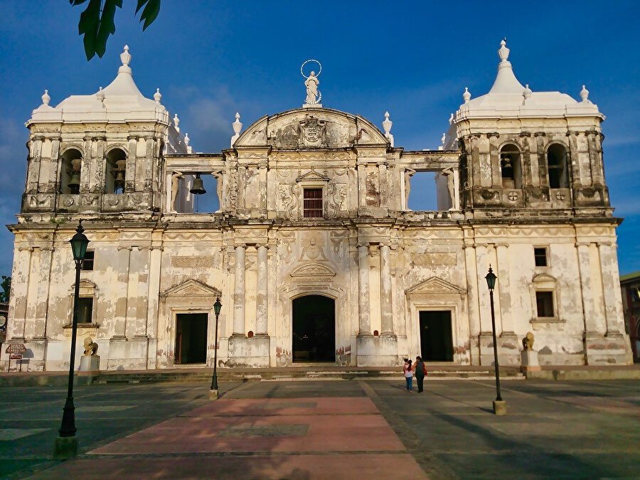 Nikaragua'nın Leon Katedrali.