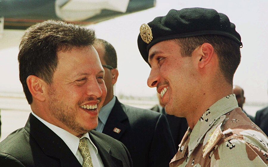 Prens Bin Hüseyin, 1999-2004 yıllarında Veliaht Prenslik yapmış ancak daha sonra bu makama, Kral 2. Abdullah'ın büyük oğlu El-Hüseyin bin Abdullah geçmişti.