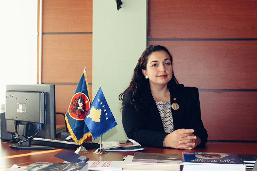 Osmani, yüksek lisans ve doktora eğitimini ABD'deki Pitsburg Üniversitesinde tamamladı.