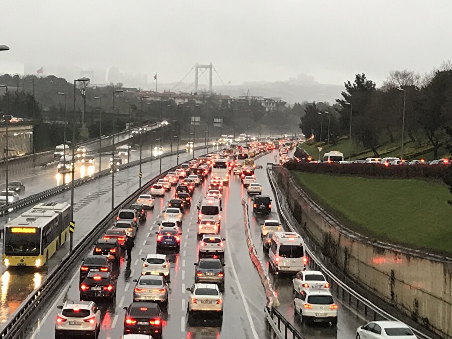 Kısıtlama sonrası İstanbul’da trafik yoğunluğu