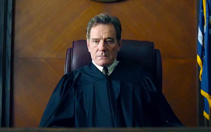 Dizide, Yargıç Michael Desiato isimli karaktere hayat veren Cranston’ın oyunculuğu yine olağanüstü. 