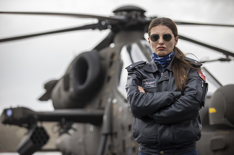 Türkiye'nin ilk kadın taarruz helikopter pilotu Atak ile uçuşa geçti