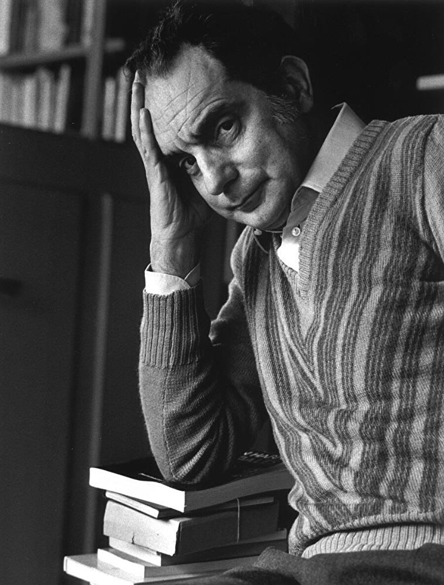 Italo Calvino, İtalyan romancı.