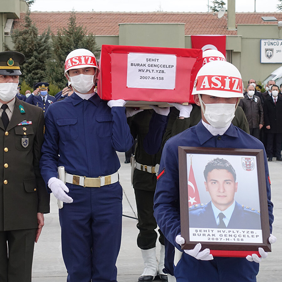 Konya'da Türk Yıldızları uçağının düşmesi sonucu şehit olan pilotun naaşı Trabzon'a uğurlandı