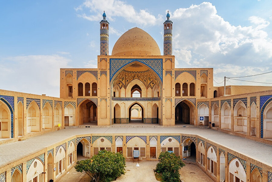 Kaşan, merkezi İran'da, İsfahan eyaletinde bir şehir.