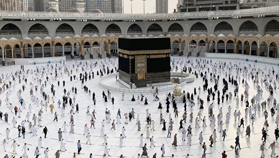Geçen yıl salgın nedeniyle Mescid-i Haram ve Mescid-i Nebevi'de teravih namazları cemaatsiz kılınmıştı.