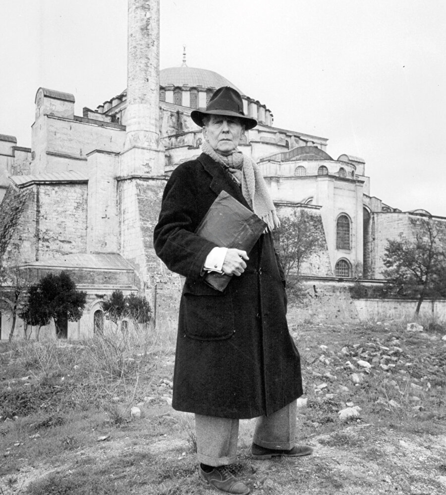 Ayasofya'nın restorasyonu ve müzeye çevrilmesinde bir isim bilhassa dikkat çeker: Thomas Whittemore.