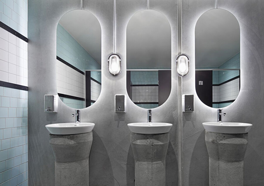 Tuvaletlerde de endüstriyel tasarım anlayışı devam ettiriliyor.