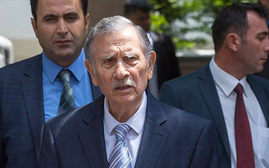 Eski başbakanlardan Yıldırım Akbulut