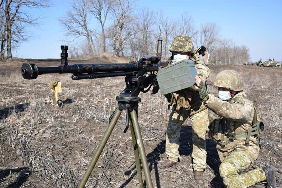 Ukrayna'nın doğusundaki Donbas bölgesinde Rusya yanlısı ayrılıkçıların açtığı ateş sonucu bir Ukrayna askeri hayatını kaybetti